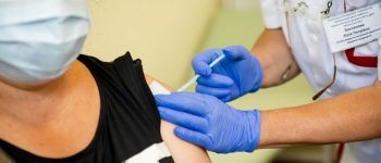 У дніпровських центрах масової вакцинації вже зробили понад 68 тис COVID-щеплень