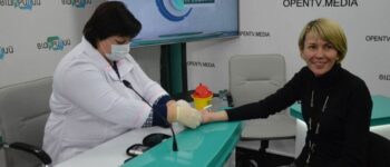 Фахівці Обласного центру громадського здоров`я провели скринінг рівня глюкози крові у журналістів телеканалу «Відкритий»